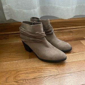 Brand: Bamboo. Size: 8.5. Color: Tan